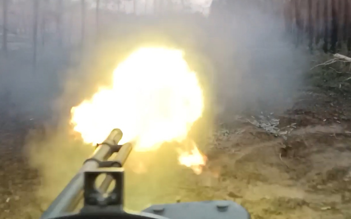 Lính dù Nga tấn công một trung đội Ukraine trong rừng